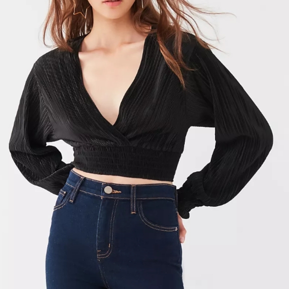 Urban Outfitters Long Sleeve Cropped Plisse Wrap Top - Picture 5 of 6
